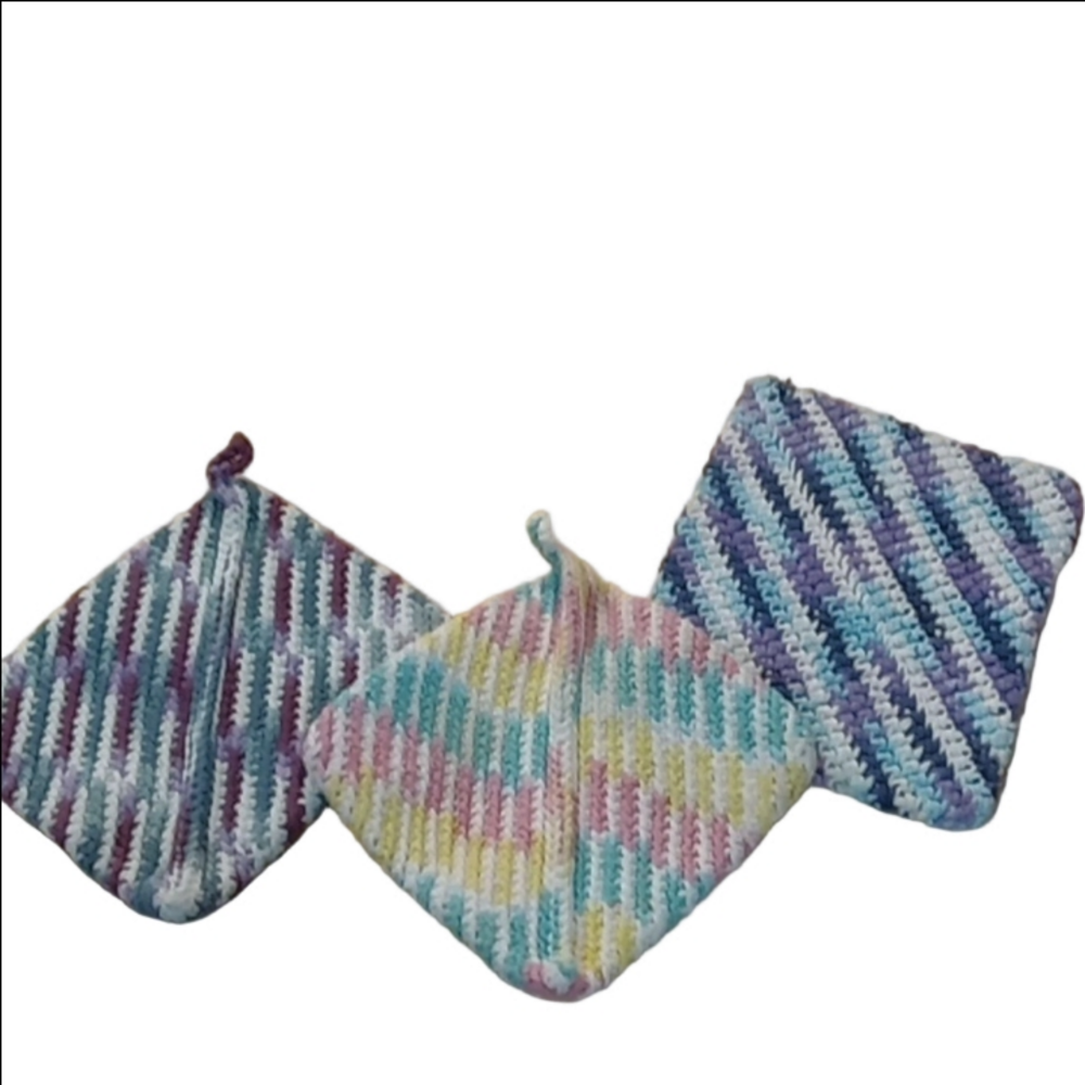 (243) 2 handmade potholders & hot pad , table runner, & dish towel , 5 items